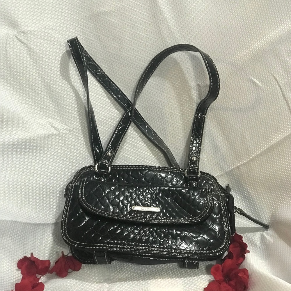 Black womens purse.